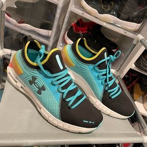 Men’s Under Armour - Size 12